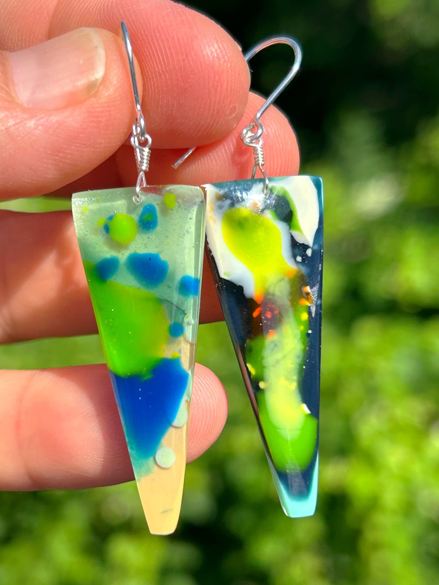 πββοΈπββοΈπ
Up-cycled surfboard resin earrings in Rhode Island.
πππ
#surfite #surfiteearrings #surfearring #zacharybloomjewelry #rhodeislandjewelry