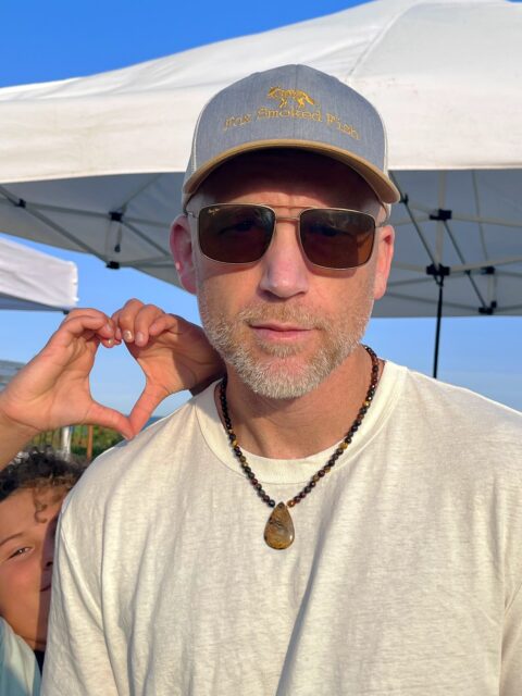 πππ
I love it when I connect with a guy who is comfortable rockinβ my jewelry designs. This necklace looked great on him and he wore it right out. His daughter was eager to be a part of the photo too.π
#mensjewelry #mensnecklace #zacharybloomjewelry #pietersitenecklace #fieldofartisans