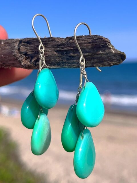 πππ
Such beautiful Australian chrysoprase. That apple green color at the beach looks so juicy!π
#chrysoprase #chrysopraseearrings #zacharybloomjewelry #australianchrysoprase #dangleearrings
