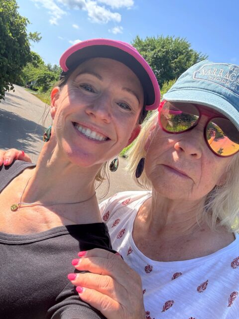 πππ
Gotta love a mom & daughter SURFITE earring duo! Up-cycled surfboard earrings are for everyoneβ¦super lightweight & super fun!π€©
#surfite #surfiteearrings #momanddaughtergoals #zacharybloomjewelry #surfresin