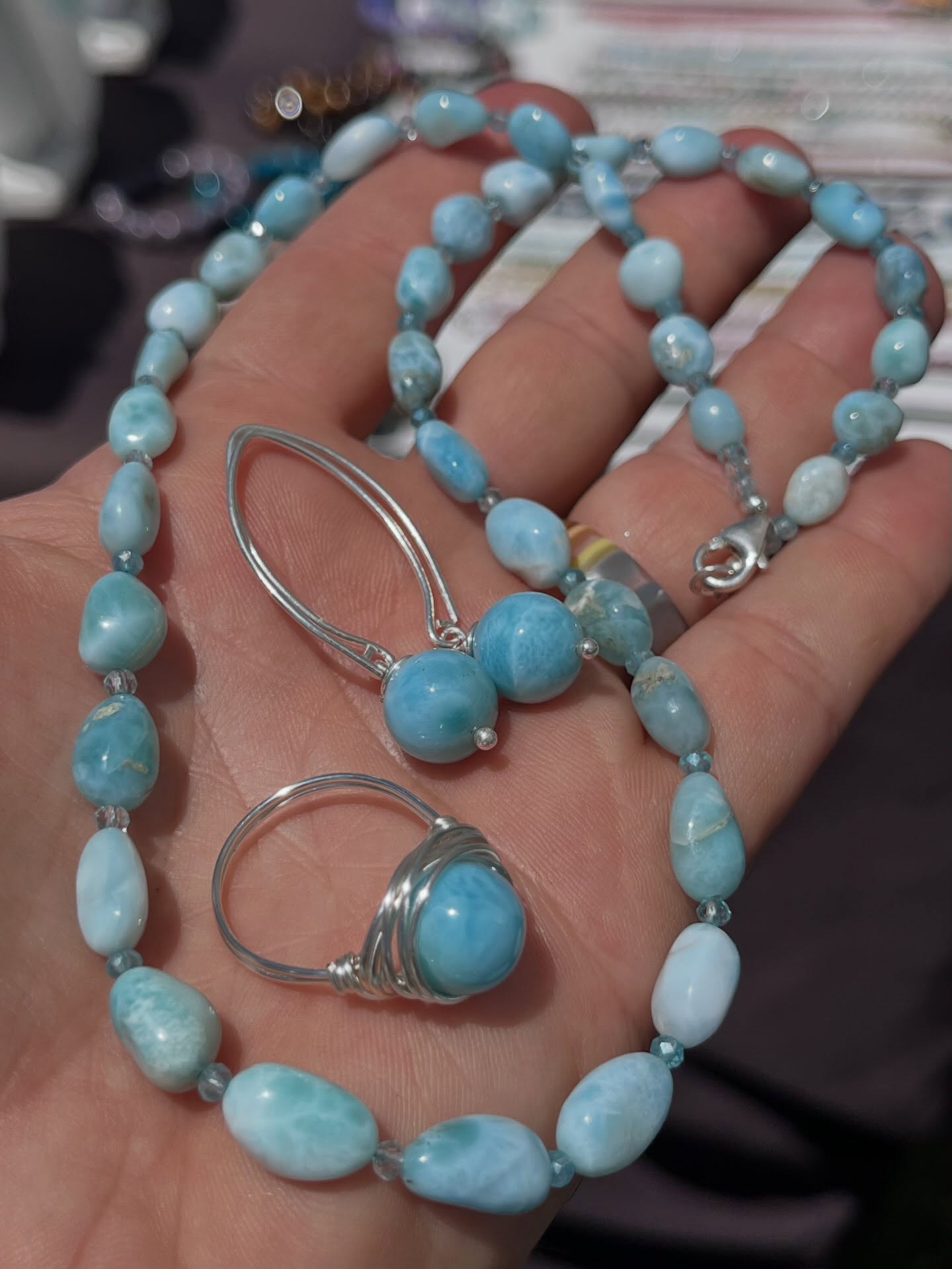 ππ¬ ποΈ
This would make someone special a lovely LARIMAR set! All natural top quality luscious larimar which is mined exclusively in the Dominican Republic.π©π΄
#larimarjewelry #larimarset #zacharybloomjewelry #dolphinstone #rhodeislandartist