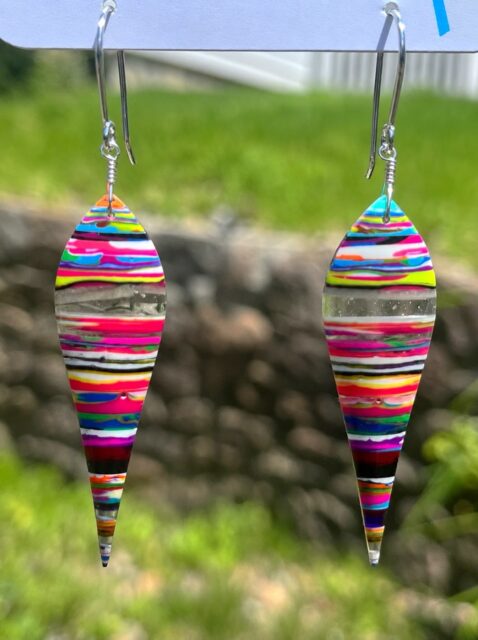 ππββοΈπββοΈ
What a sweet pair of up-cycled surfboard resin earrings!π
#surfite #surfiteearrings #surfearrings #zacharybloomjewelry #surfboardshaper