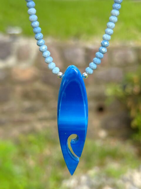 ππ±π
Now thatβs one very cool up-cycled surfboard resin necklace!π
This looks great on a gal or a guy. In fact you can see me wearing it in one of the photos.
Which side of the SURFITE pendant do you prefer???
This is a hand-shaped SURFITE pendant combined with faceted Owyhee blue opal beads and silver accents.
DM me for details.
#surfite #surfitenecklace #surfitejewelry #zacharybloomjewelry #bluebeauty