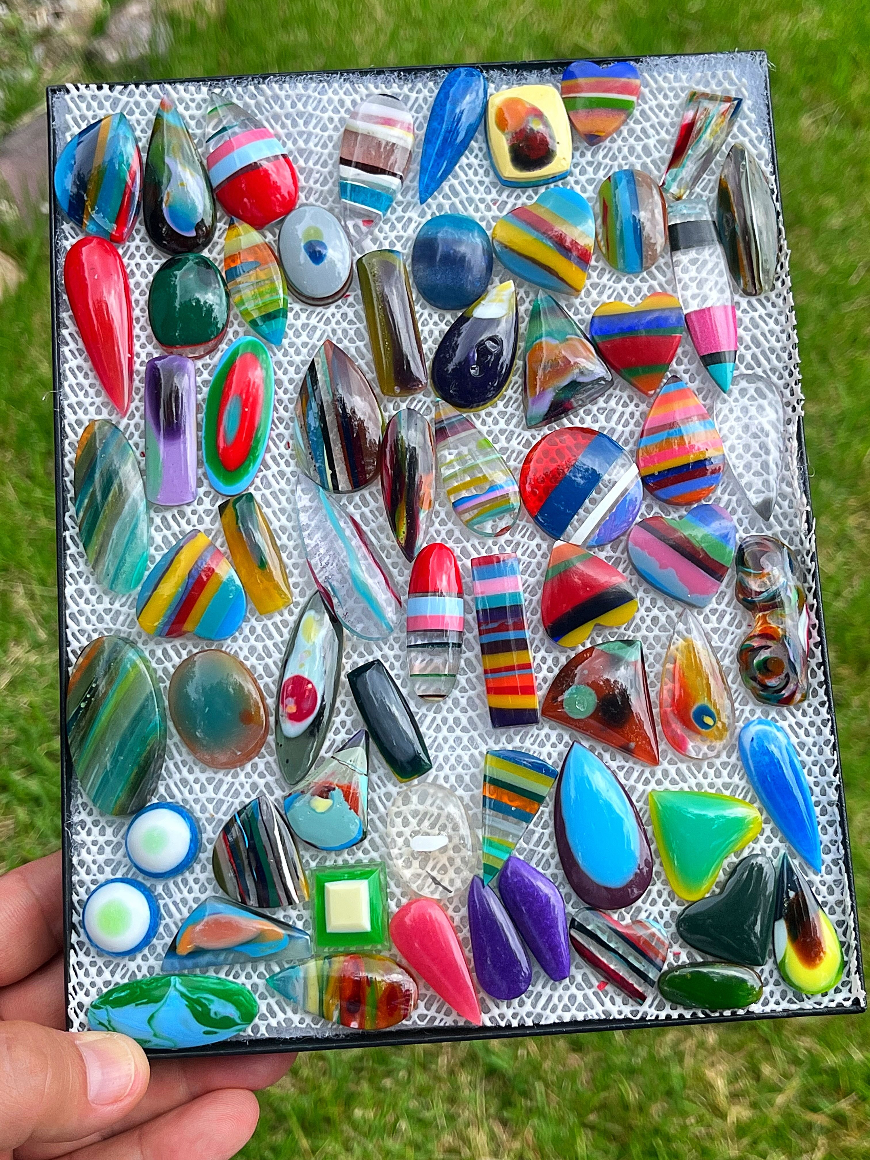 πββοΈππββοΈ
Hand-cut SURFITE cabochons. Perfect if youβre a jewelry designer or want to make your own jewelry from recycled surfboard resin. I sell these to many other jewelry artists so let me know if you are interested in wholesale pricing.π
#surfite #surfitecabochon #surfboardart #zacharybloomjewelry #cabochonsforjewelry