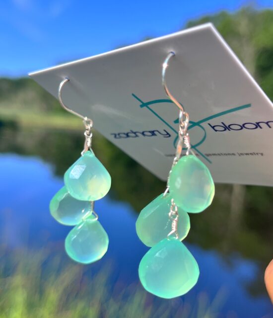 π±π±π±
Just captured these on my walk with my cockapoo. How delicious are these beauties!?!
Faceted sea foam chalcedony earrings on sterling silver bar chain. DM me for details.π
#seafoamchalcedony #chalcedonyearrings #zacharybloomjewelry #aquachalcedony #summerstyle