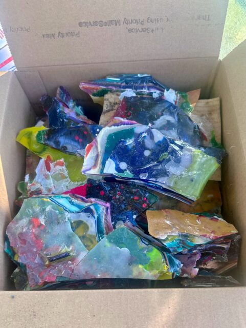 πββοΈπββοΈπ
Fresh off the glassing room floors all the way from Hawaii a couple of really juicy boxes of SURFITE rough will be arriving soon to New Jersey. Huge SHOUT OUT to my guy Lance of Ebert Surfboards for always hookingβ me up when he pulls his surfboard resin floors. All this raw material will become vibrant up-cycled surfboard resin jewelry. Once the boxes arrive Iβll definitely show ya what I scored!π
#ebertsurfboards #hawaiisurfing #surfite #glassingsurfboards #zacharybloomjewelry