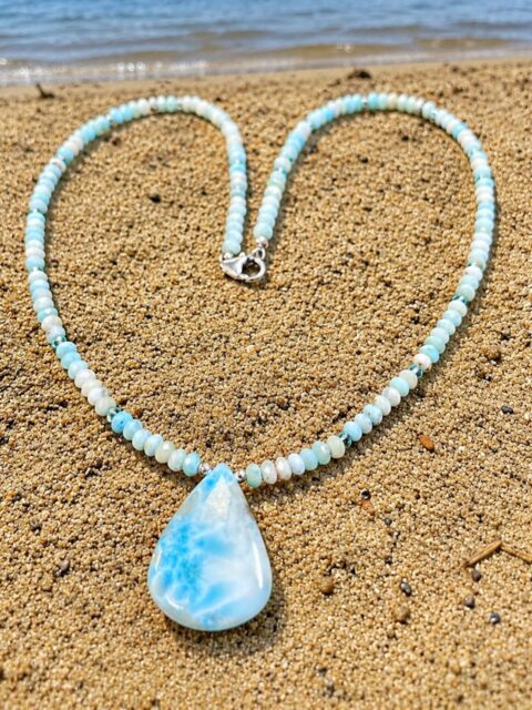 π¬ππ¬
Just finished up this dolphin stone necklace. Otherwise known as lovely LARIMAR! This oneβs a beauty!π
#dolphinstone #larimarnecklace #zacharybloomjewelry #larimarstone #atlantisstone