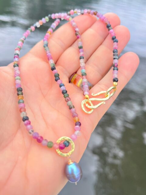 πππ
This was a custom order based upon a previous design I made. A lovely combination of mixed faceted tourmaline with an iridescent fresh water baroque pearl pendant. Donβt hesitate to contact me to discuss a design for you.π
#pearlpendantnecklace #tourmalinenecklaces #facetedtourmalinebeads #zacharybloomdesigns #customjewelry