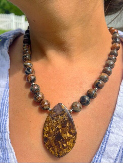 π±π±π±
Just finished up this BOLD BEAUTIFUL necklace and my wife was kind enough to model for me. What a stunning statement piece this is! This is top grade material so DM me for all the fine details and videos of my wife wearing it & of the necklace on its own. This is for someone who is ready to be the talk of the town!π
#statementnecklace #bronzitejewelry #zacharybloomjewelry #statementpiece #lapidaryjewelry