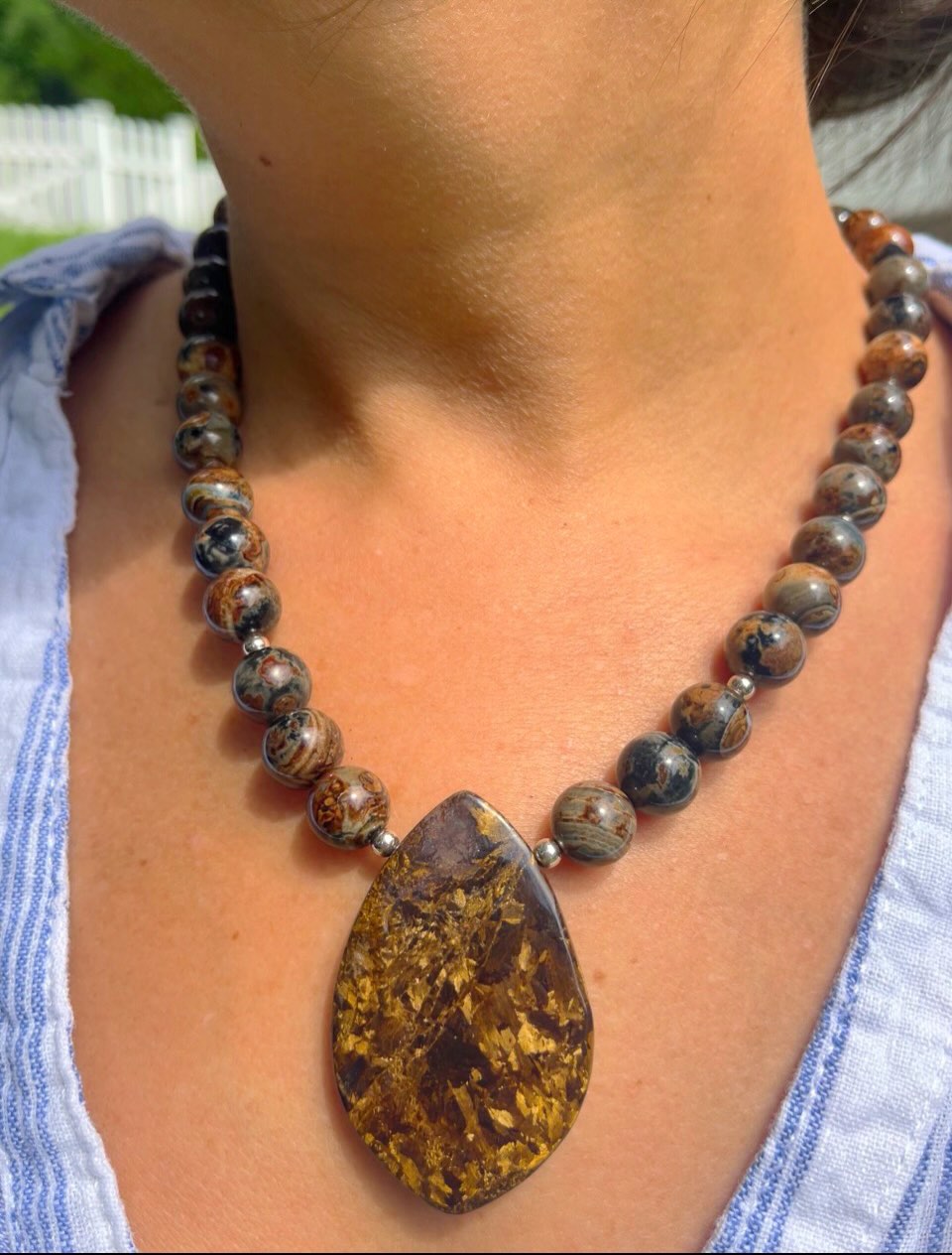 π±π±π±
Just finished up this BOLD BEAUTIFUL necklace and my wife was kind enough to model for me. What a stunning statement piece this is! This is top grade material so DM me for all the fine details and videos of my wife wearing it & of the necklace on its own. This is for someone who is ready to be the talk of the town!π
#statementnecklace #bronzitejewelry #zacharybloomjewelry #statementpiece #lapidaryjewelry