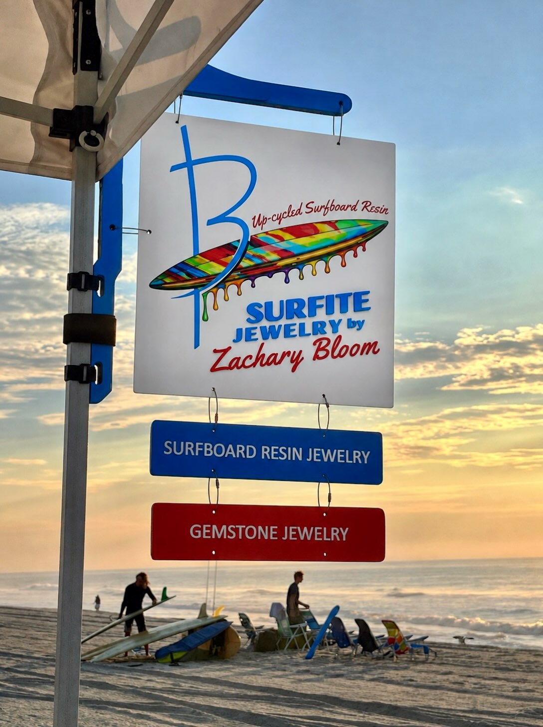 ππββοΈπββοΈ
Captured this photo of my custom made sign yesterday morning at the ALO 18th Annual Longboard Classic surf competition early in the morning before it began. It was quite a cool experience to be able to part of the event yesterday! The show was a good one for me right up till closing when a massive storm hit LBI!!! Thank goodness the event was just ending and everyone on the beach hustled to pack up & get to safety before the storm hit Long Beach Township. Whewβ¦took me a long time to get back home off the island to Denville, but the show was definitely worth it and canβt wait to return next year.π
#alolongboardclassic #longbeachtownship #sawdustandcedar #surfite #zacharybloomjewelry