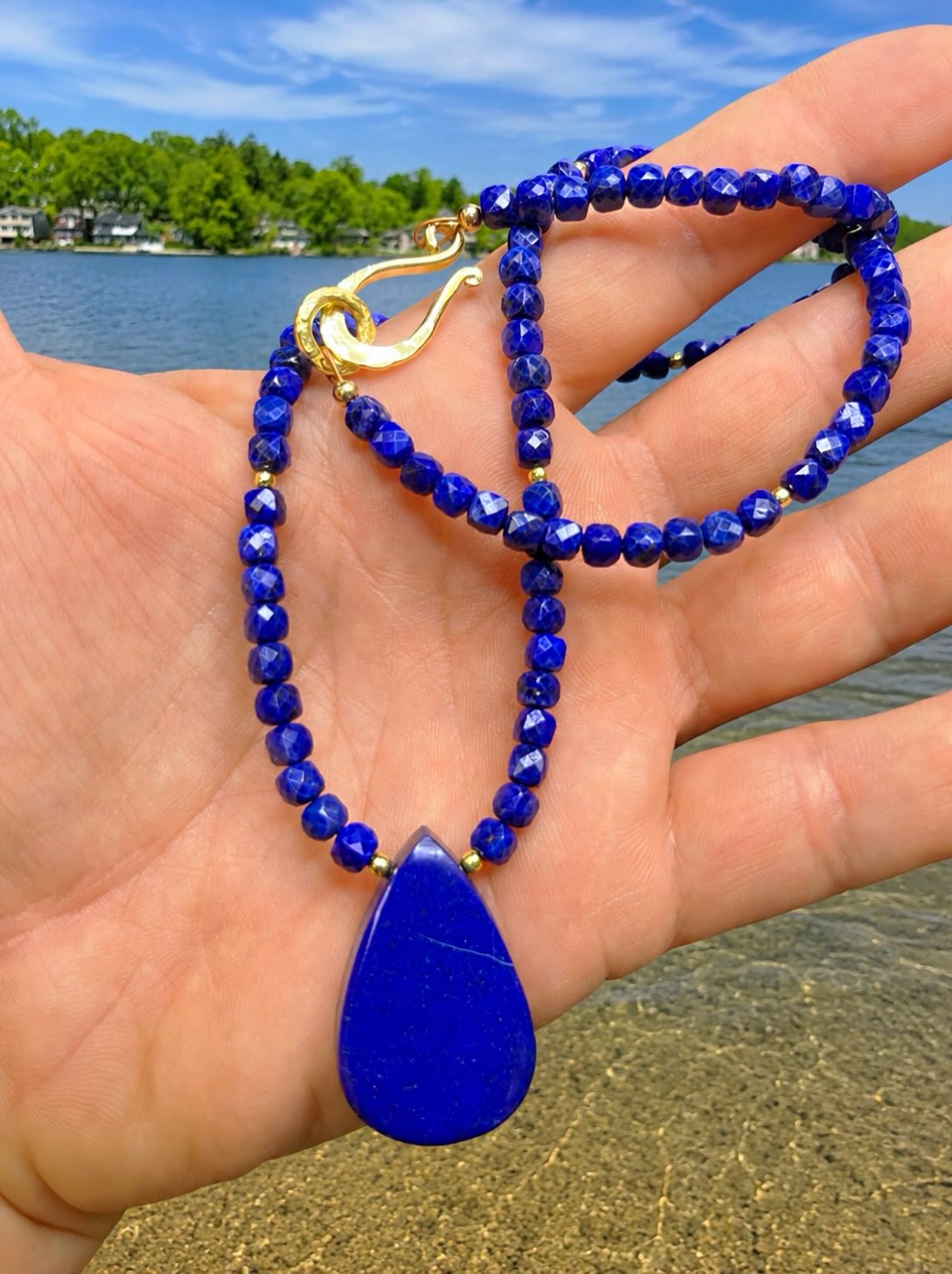 πππ
Gorgeous 100% natural top grade lapis lazuli necklace. These lapis beads are so nice in a faceted box cut. 18kt gold vermeil accents. DM me for price and all questions.π
#lapislazuli #lapislazulijewelry #zacharybloomjewelry #somethingblue #bluelapislazuli