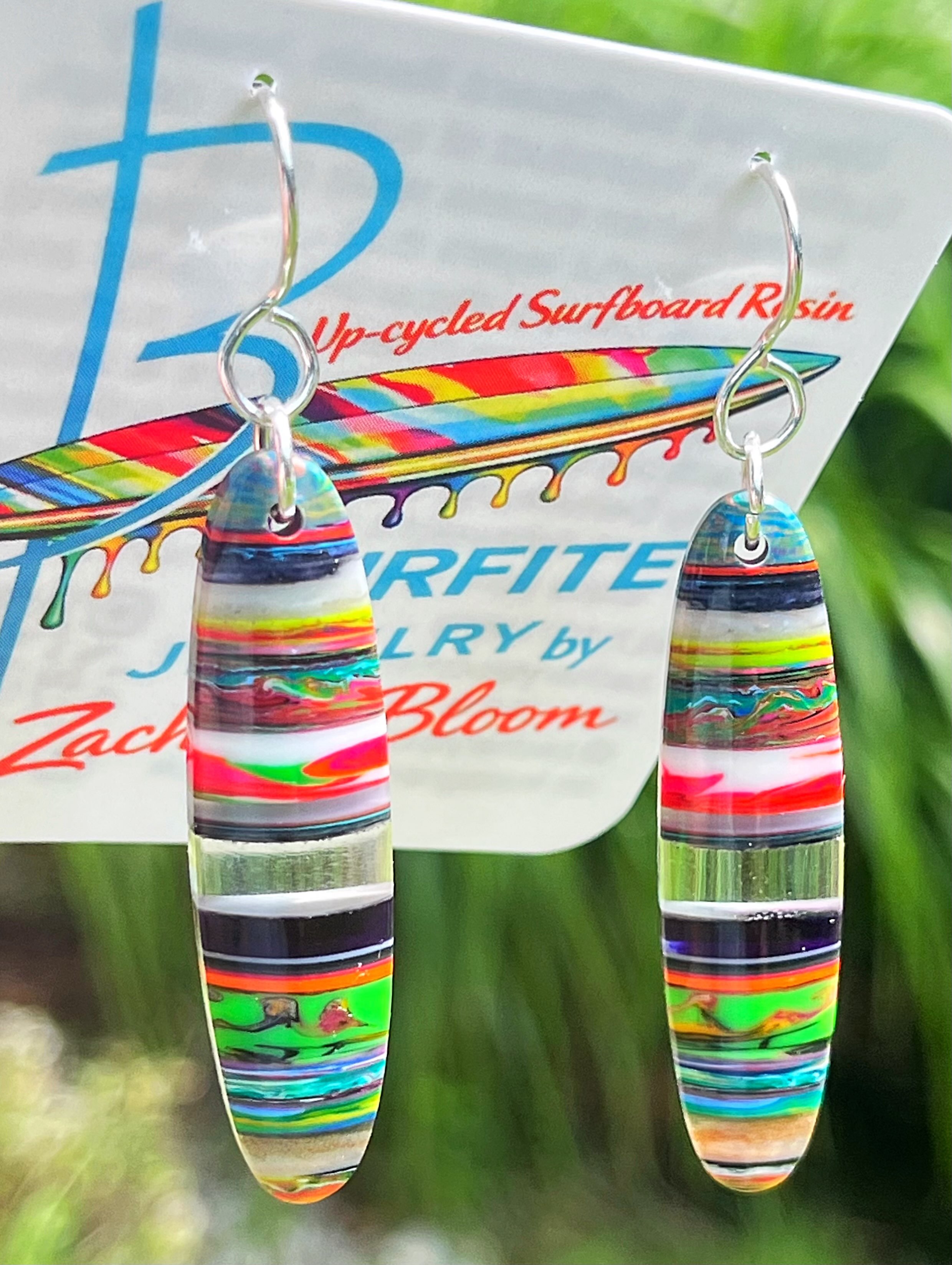 βΌοΈβΌοΈβΌοΈ
Catch these up-cycled surfboard resin earrings out in Montauk this weekend.
Headed all the way out past the Hamptons this weekend to my favorite event of the year the Montauk Art Show! This show is filled with over 70 extremely talented painters, photographers, sculptors, jewelers, etc. It takes place right in the center of town on the Montauk Green just a few blocks away from one of the most beautiful beaches on the East Coast. Hours for the show are Friday 12-6pm, Saturday 10-6pm, and Sunday 10-5pm. Hope to see you on the tip of Long Island this weekend! DM me if you have any questions.π₯°
#montaukart #montaukartshow #zacharybloomjewelry #surfite #surfiteearrings