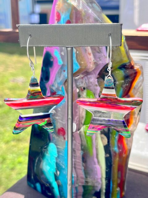 πββοΈππββοΈ
Those hand-shaped SURFITE SURF STAR earrings are fantastic! 100% repurposed from leftover surfboard resin.π
#surfite #surfiteearrings #zacharybloomjewelry #montaukartshow #starfishearrings