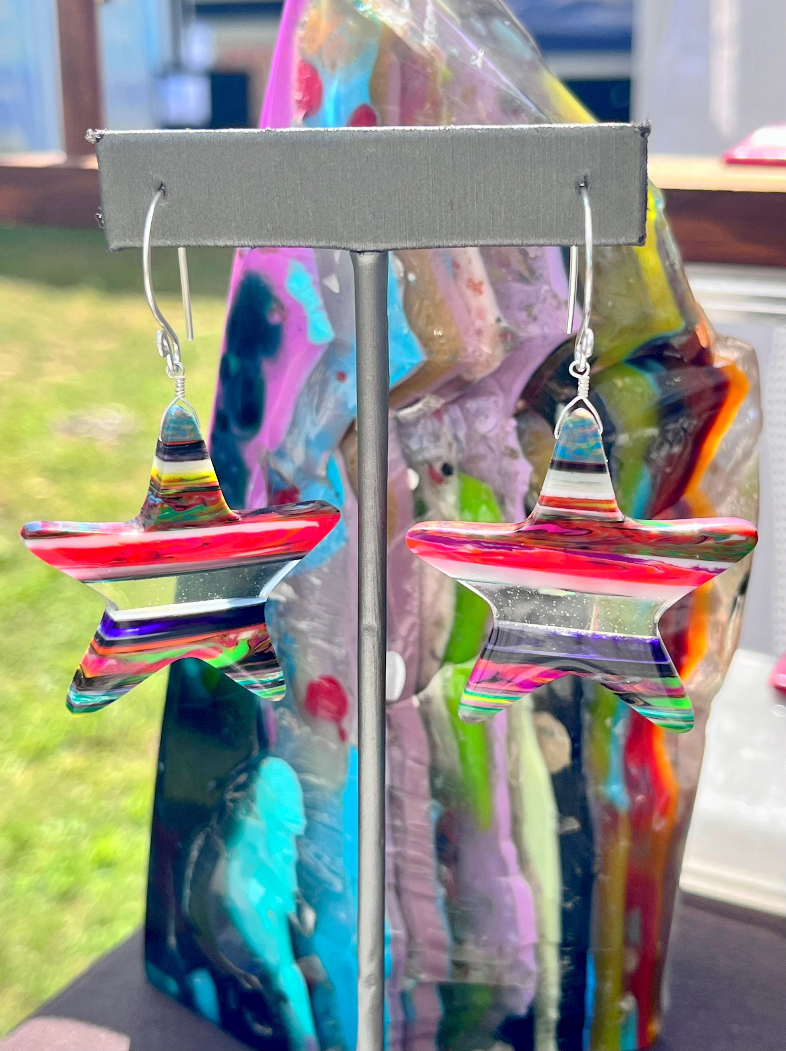 πββοΈππββοΈ
Those hand-shaped SURFITE SURF STAR earrings are fantastic! 100% repurposed from leftover surfboard resin.π
#surfite #surfiteearrings #zacharybloomjewelry #montaukartshow #starfishearrings