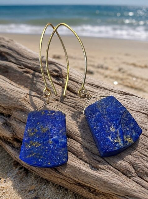 ππ±π
How delicious are these beauties!?!
100% natural raw lapis lazuli earrings with flecks of golden pyrite. I cut this gorgeous pair from a rough lapis piece I collected from a family of lapis lazuli miners. These are Natural Afghan Lapis Lazuli from Mine 4 β one of the most sought-after sources of fine lapis in the world, renowned for its intense, vivid blue.π¦π«
DM me for details.π
#lapislazuli #lapisearrings #zacharybloomjewelry #rawlapislazuli #lapiswithpyrite