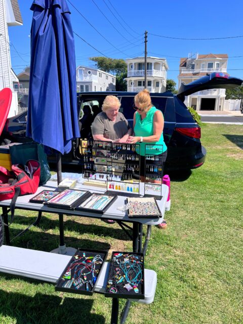 😍😍😍
Gotta LOVE a private jewelry show down by the beach! Our last day on LBI & headed back to Denville. Don’t miss me at two shows this weekend. Saturday from 9-1pm in Sparta, NJ at the Sparta Farmers Market. And Sunday from 10-3pm in Middletown, CT at the Open Air Market & Festival at the Wadsworth Mansion.😊
#spartafarmersmarketnj #wadsworthmansion #zacharybloomjewelry #surfite #privatejewelryparty
