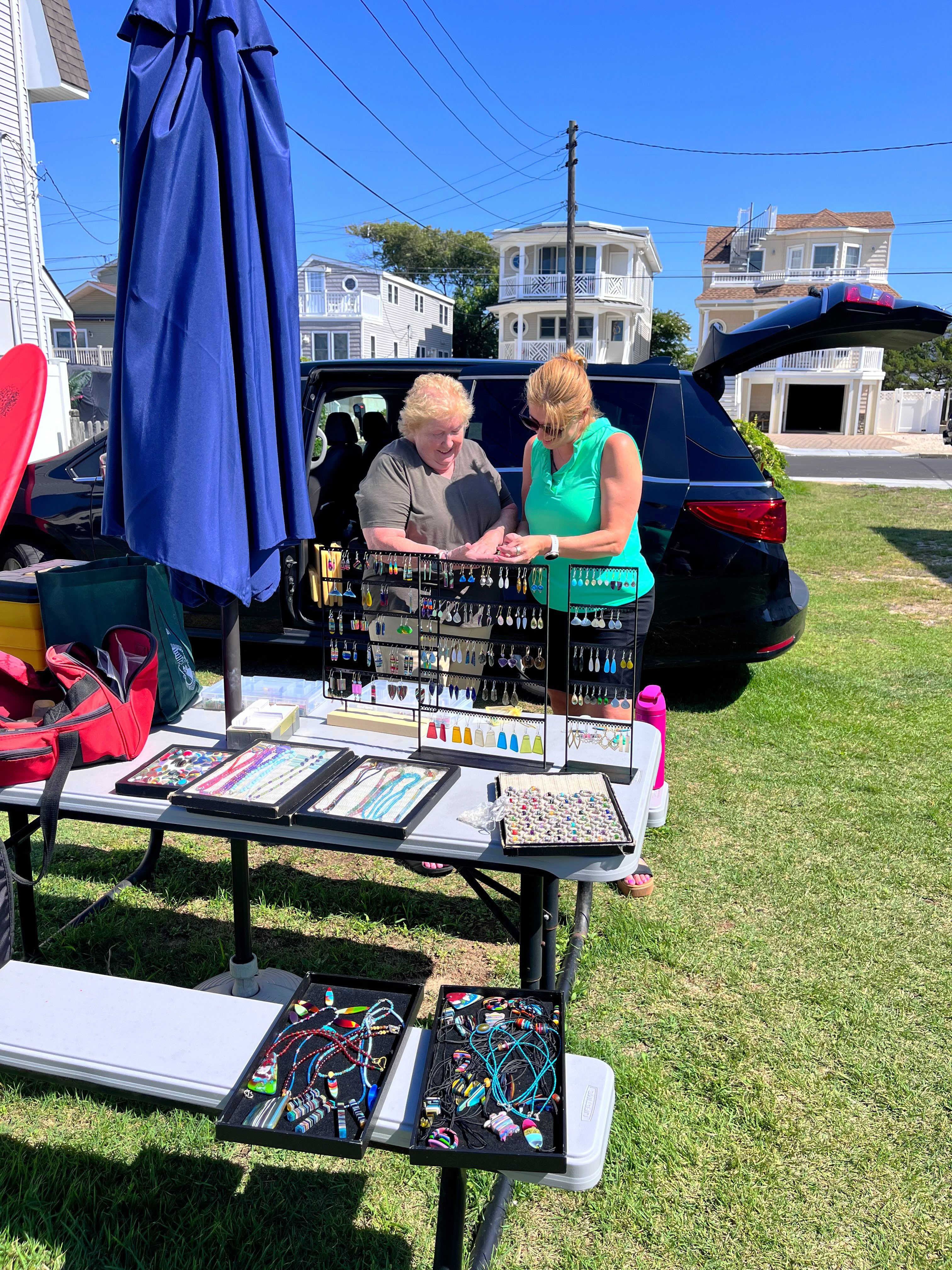 😍😍😍
Gotta LOVE a private jewelry show down by the beach! Our last day on LBI & headed back to Denville. Don’t miss me at two shows this weekend. Saturday from 9-1pm in Sparta, NJ at the Sparta Farmers Market. And Sunday from 10-3pm in Middletown, CT at the Open Air Market & Festival at the Wadsworth Mansion.😊
#spartafarmersmarketnj #wadsworthmansion #zacharybloomjewelry #surfite #privatejewelryparty