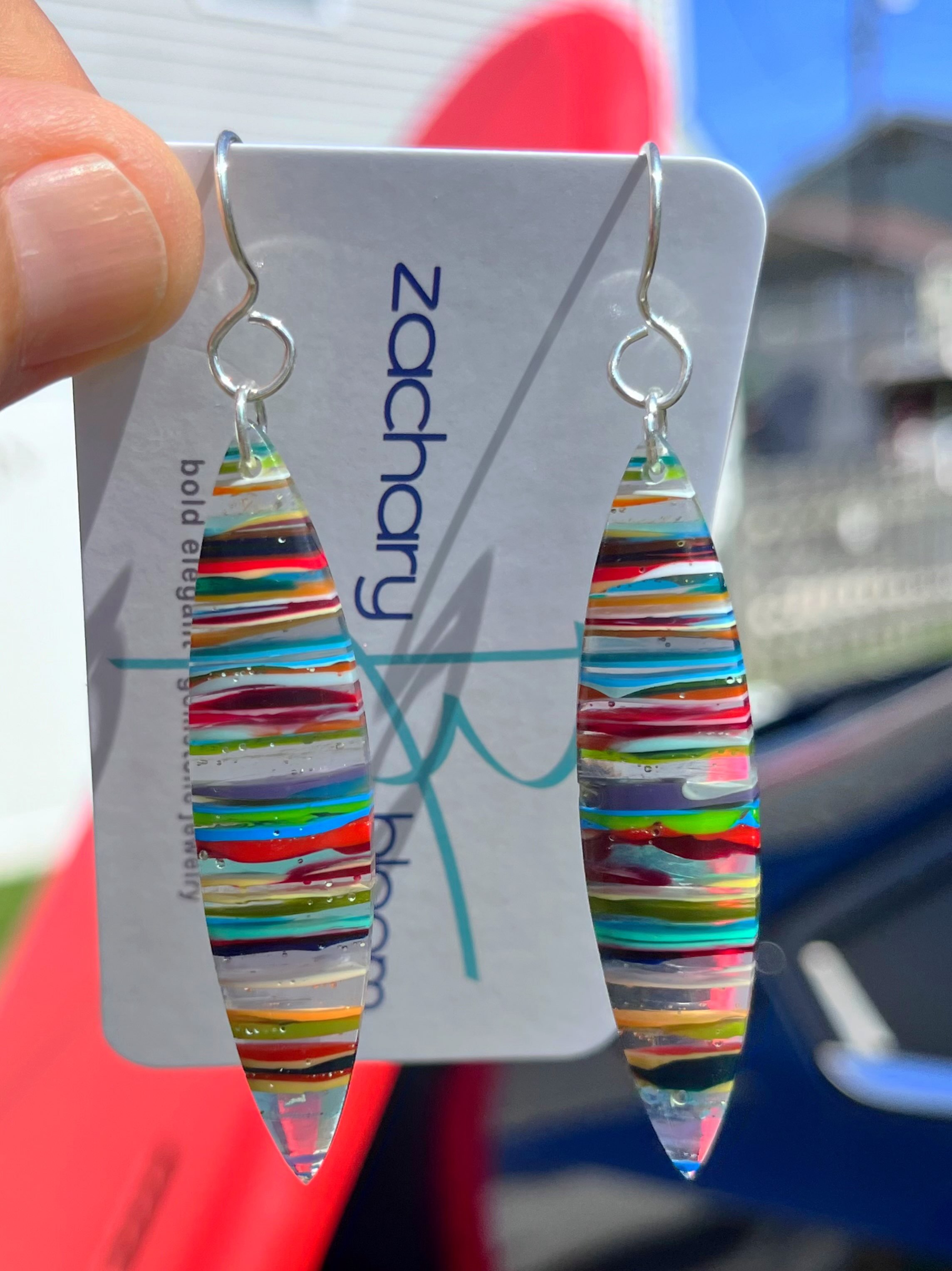🏄‍♀️🏄🏄‍♂️
Doesn’t get much cooler than that! Hand-shaped SURFITE earring pair in a sleek surfboard shaped design. Up-cycled from leftover surfboard resin collected personally by me.😜
#surfite #surfiteearrings #surfboardresin #zacharybloomjewelry #surfresin