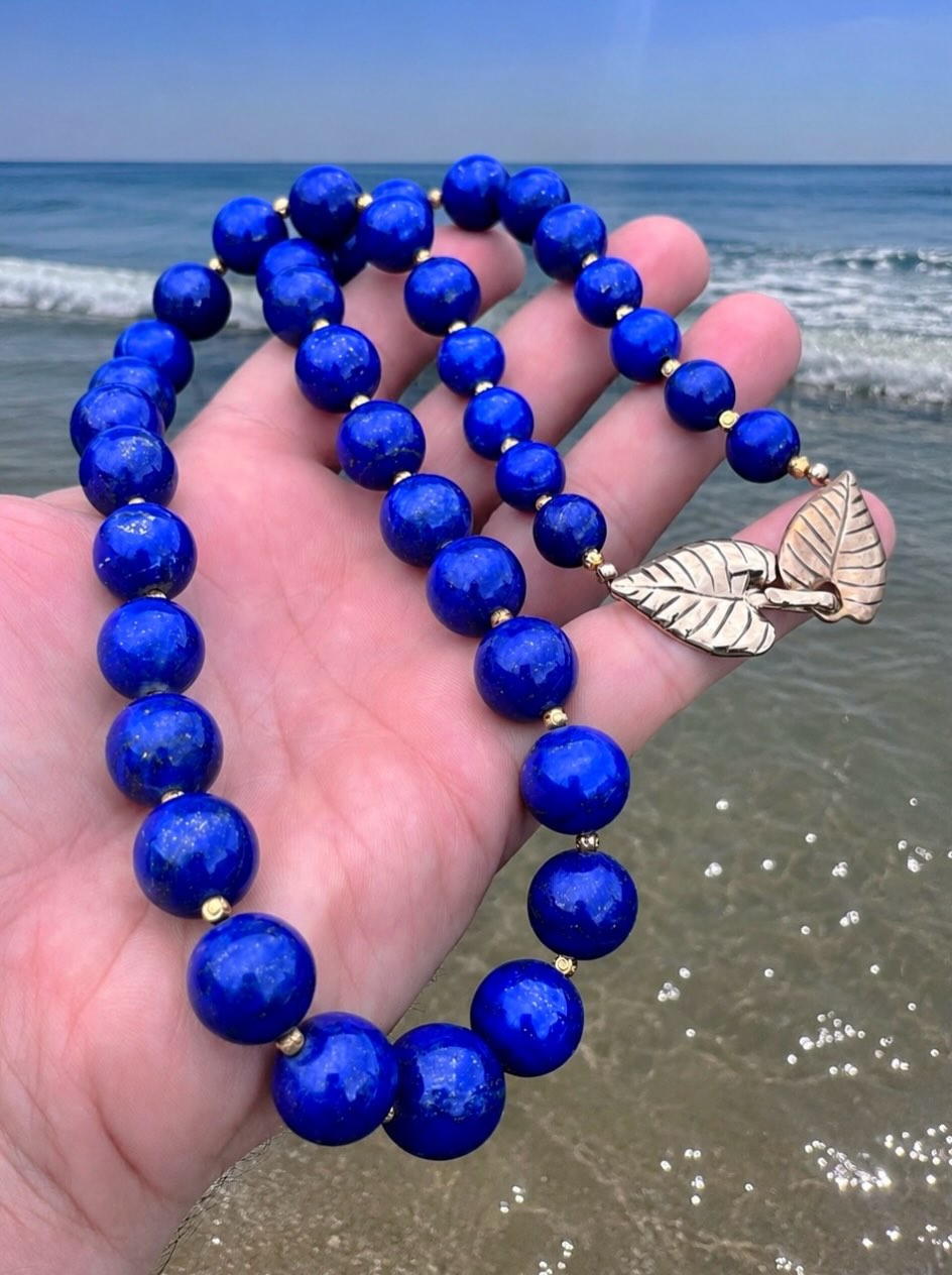 ππ±π
100% natural BOLD TOP GRADE lapis lazuli sphere necklace with flecks of golden pyrite and 18kt gold vermeil bead accents. These lapis beads are Natural Afghan Lapis Lazuli from Mine 4 β one of the most sought-after sources of fine lapis in the world, renowned for its intense, vivid blue.π¦π«
DM me for details on this beauty.π
#lapislazuli #lapisearrings #zacharybloomjewelry #lapislazuliearrings #lapiswithpyrite