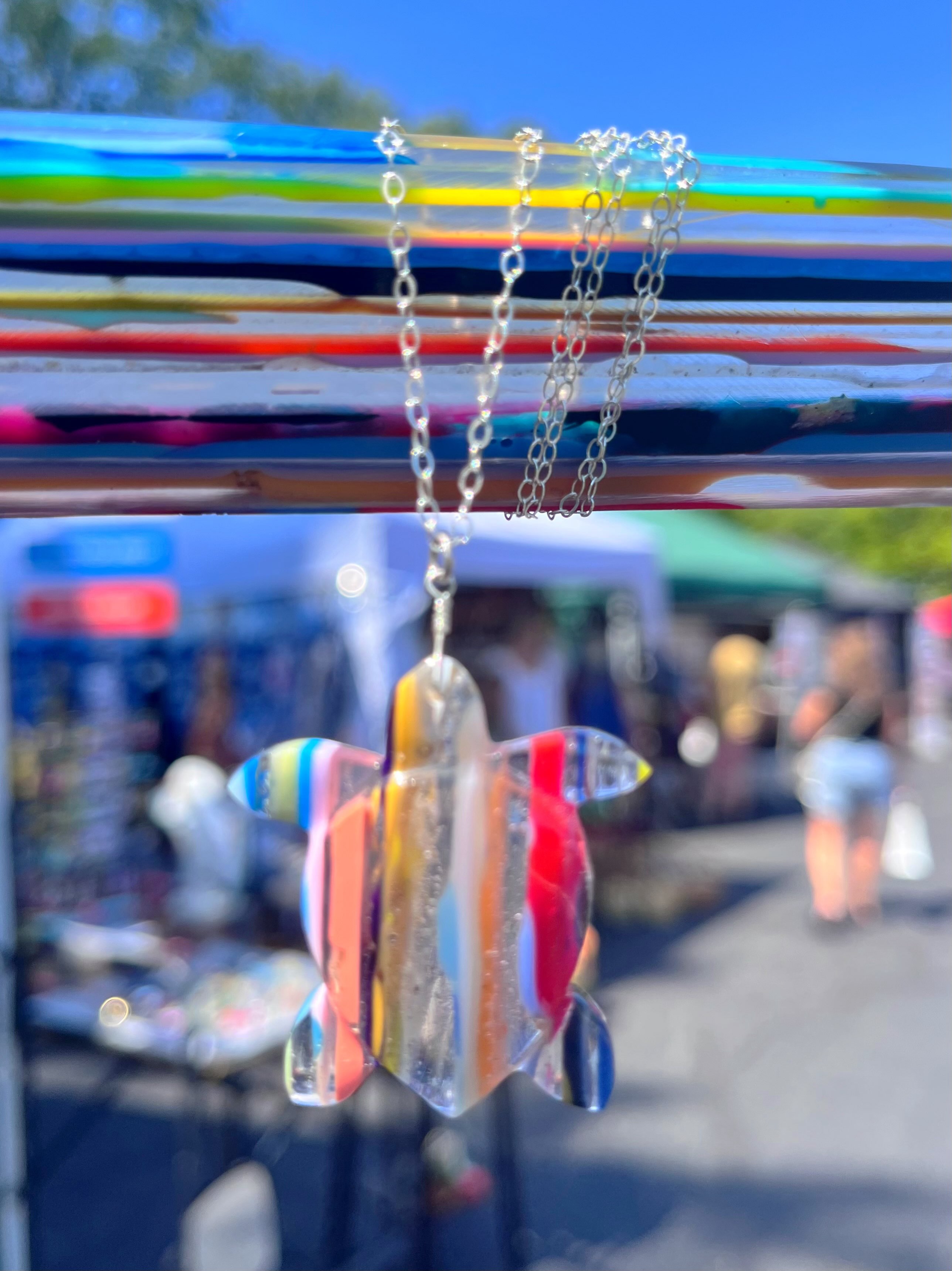 🏄♀️🏄🏄♂️
Hand carved SURFITE sea turtle necklace on sterling silver. Such a beautiful piece.😍
#surfite #surfitejewelry #seaturtlelove #zacharybloomjewelry #surfboardglassing