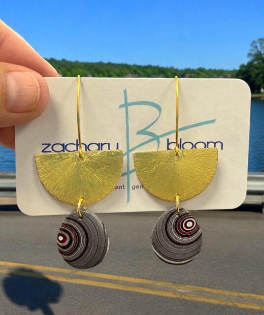 πππ
Genuine MOPAR FORDITE earrings on brushed gold. These are BOLD but very lightweight! DM me for details.
π₯°
#fordite #forditeearrings #handshaped #lapidaryjewelry #zacharybloomjewelry