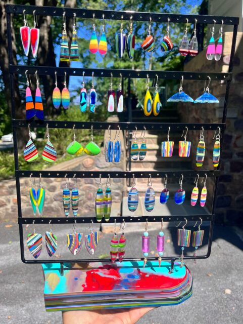 πββοΈππββοΈ
So many colors to delight your eyes with!π
Up-cycled leftover surfboard resin hand-shaped in Denville, NJ. SURFITE earrings are shore to please. Surfboard resin collected from shapers on the Jersey Shore, across the country, and beyond.π
#surfite #surfiteearrings #surfboardshaper #zacharybloomjewelry #handshaped