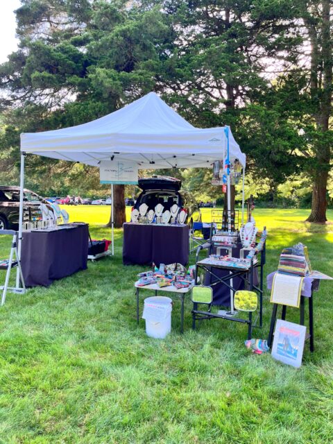βΌοΈβΌοΈβΌοΈ
Just finished my set-up in Middletown, CT for the Open Air Market & Festival at the beautiful Wadsworth Mansion. Today there will be tons of artisans, live music, and plenty of food options. Hope to see you in Connecticut.π
#wadsworthmansion #wadsworthmansionopenairmarket #middletownct #zacharybloomjewelry #surfite