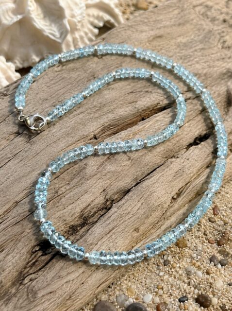🩵😱🩵
Well that’s some absolutely gorgeous natural faceted aquamarine! A great layering necklace.
😜
#aquamarinejewelry #aquamarinenecklace #zacharybloomjewelry #designerjewelry #raregems