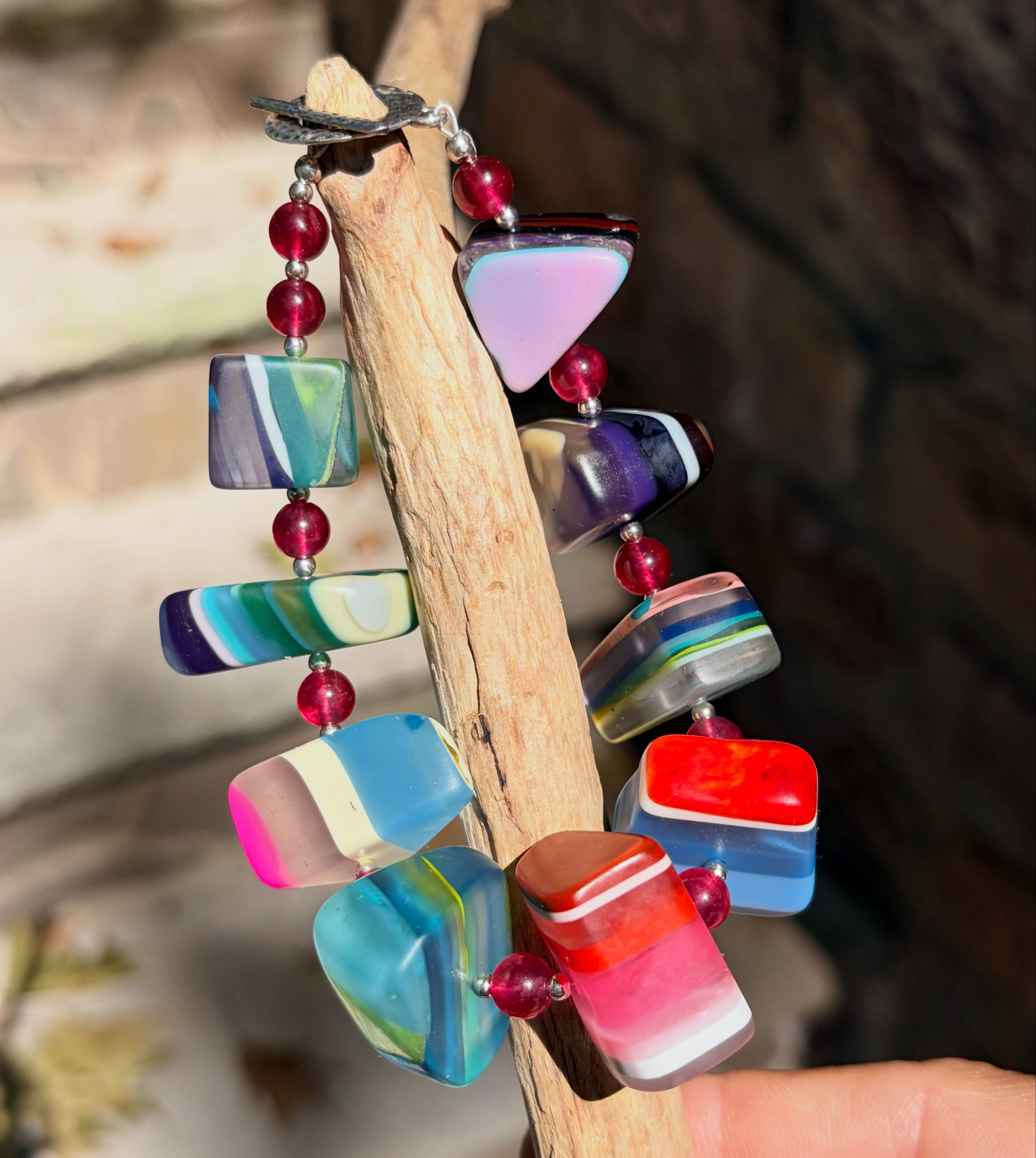 ππββοΈπββοΈ
BOLD hand-shaped free-form SURFITE bracelet with raspberry quartz spheres and sterling silver accents. Such a fun lightweight bracelet that will surely get many compliments. Let me know if youβd like price details.π₯°
#surfite #surfitebracelet #surfresin #zacharybloomjewelry #surfstone