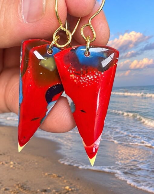 ‼️‼️‼️
What a gorgeous pair of SURFITE earrings. Staying on LBI this holiday weekend.😍
Catch me Sunday at the Viking Village Arts and Craft Show in Barnegat Light from 10-4pm. This is a rain or shine show. There will be plenty of very talented artisans. Hope to see you down the shore at Viking Village!😜
#vikingvillage #vikingvillageshows #zacharybloomjewelry #surfite #surfiteearrings