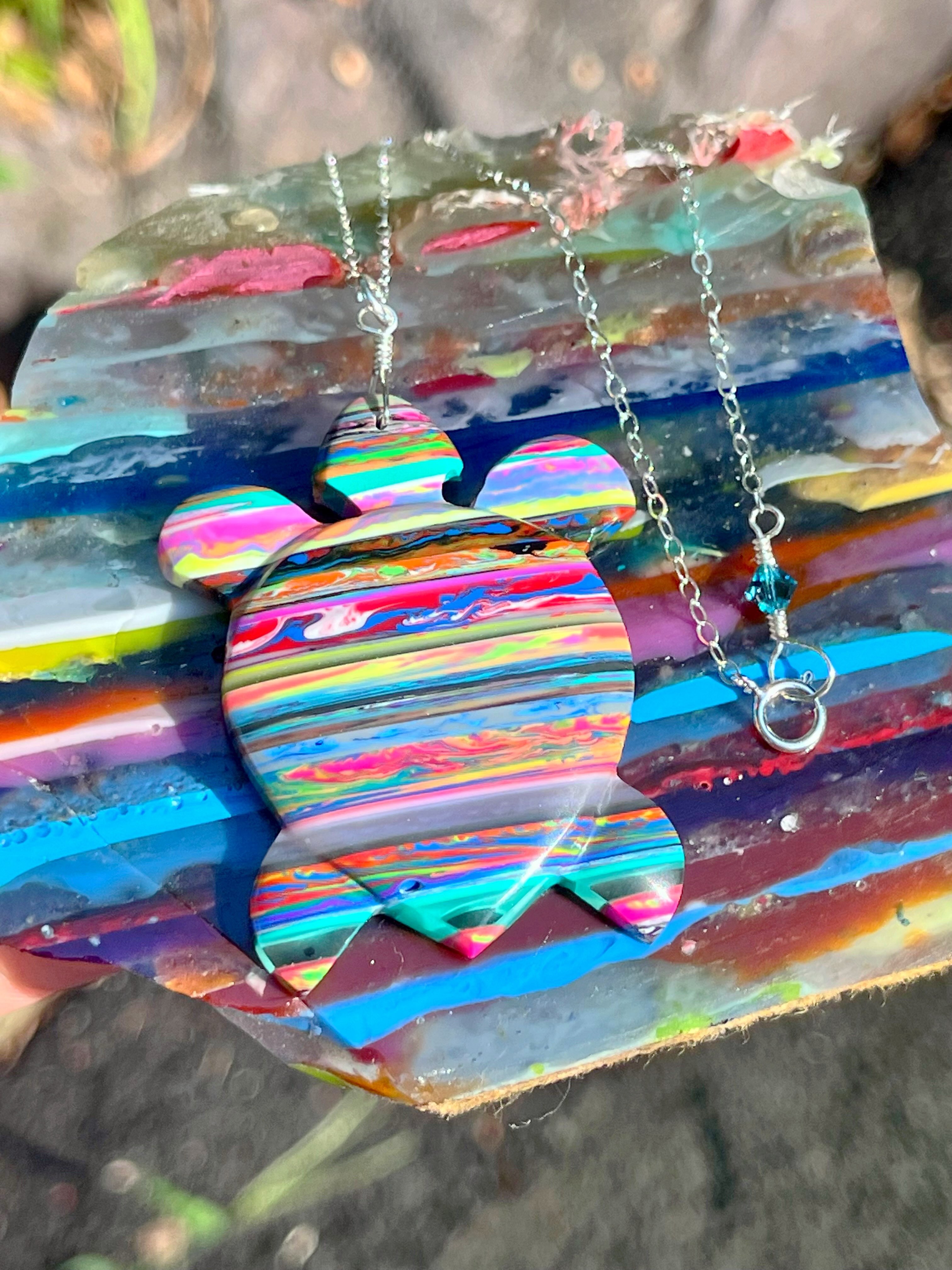 ๐โโ๏ธ๐โโ๏ธ๐
CUSTOM ORDER COMPLETED!๐
Hand-shaped & drilled SURFITE sea turtle necklace on sterling silver chain. DM me if youโd like something similar.
๐
#seaturtlejewelry #seaturtles #surfite #surfitenecklace #zacharybloomjewelry