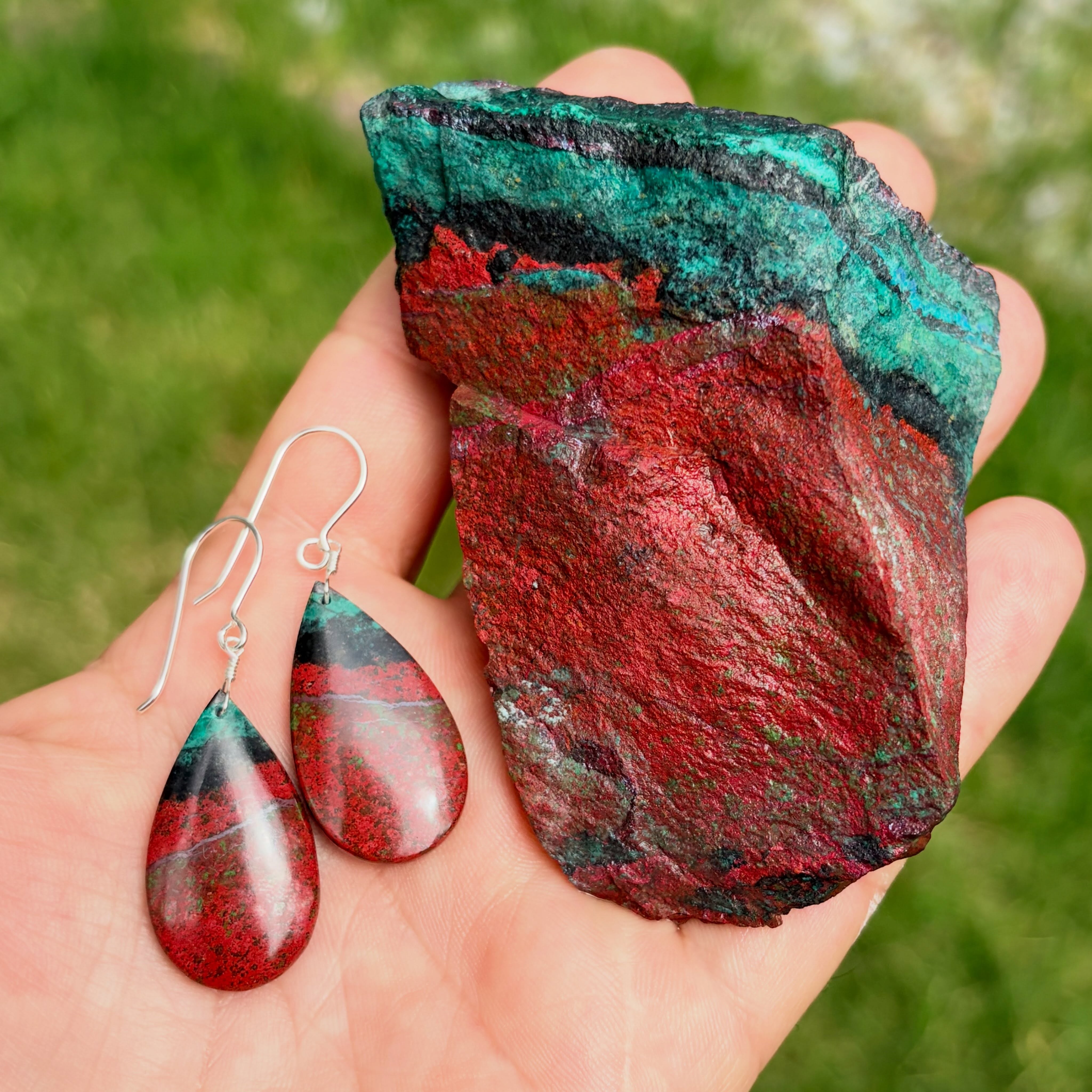 β€οΈπ€π
SONORAN SUNRISE CHRYSOCOLLA at its absolute finest triple color!
Top Quality RARE custom cut Sonoran Sunrise earrings. You can see the raw material used to make these striking earrings. DM me for details.π
#sonoransunrise #sonoransunrisechrysocolla #lapidaryjewelry #zacharybloomjewelry #falljewelry