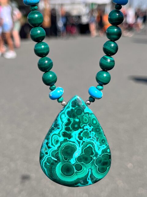 💚🩵💚
ABSOLUTELY STUNNING!!!🤩
#malachitechrysocolla #chrysocollamalachite #malachitenecklace #zacharybloomjewelry #boldstatement