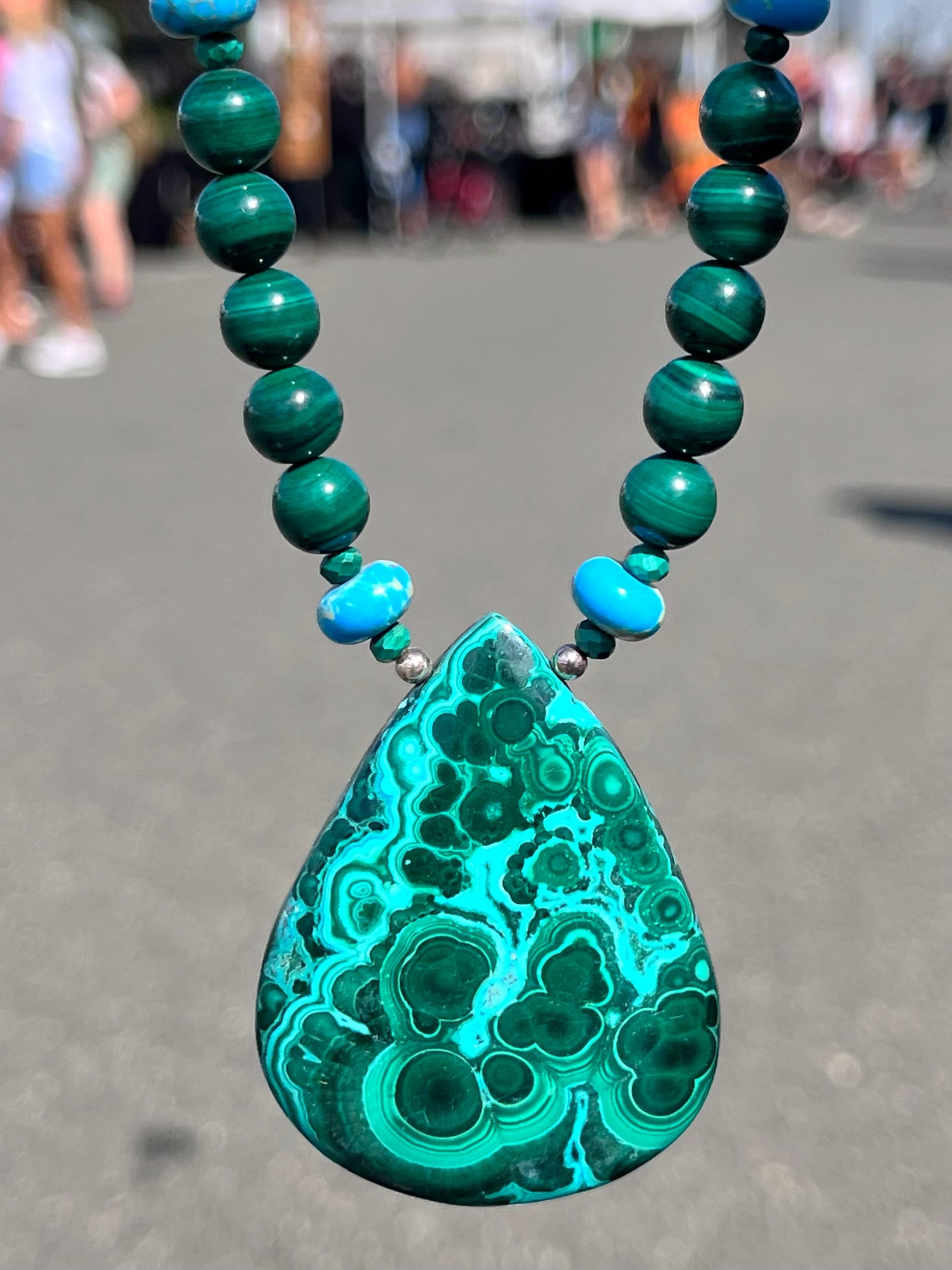 💚🩵💚
ABSOLUTELY STUNNING!!!🤩
#malachitechrysocolla #chrysocollamalachite #malachitenecklace #zacharybloomjewelry #boldstatement
