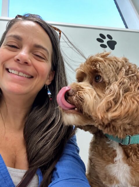 🐶🐶🐶 
I love this photo! It looks like my cockapoo Brunson is licking my wife’s SURFITE earring. Gotta love it…
🤣😜😂
#surfite #surfiteearrings #cockapoolove #zacharybloomdesigns #cockapoolife