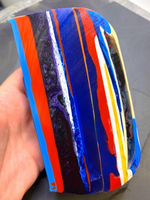 🏄♂️🏄♀️🏄
SLAB OF THE DAY!
This recycled surfboard resin slab that I cut is gonna make some absolutely delicious FALL jewelry!😍
#surfite #surfiterough #surfiteslab #zacharybloomdesigns #cabsandslabs