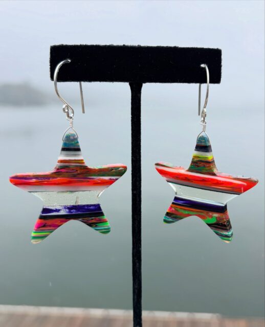 πββοΈππββοΈ
Hand-shaped SURFITE starfish earrings. Bold & beautiful but super lightweight. DM me for details.π
#starfishearrings #surfite #surfiteearrings #zacharybloomjewelry #surfresin