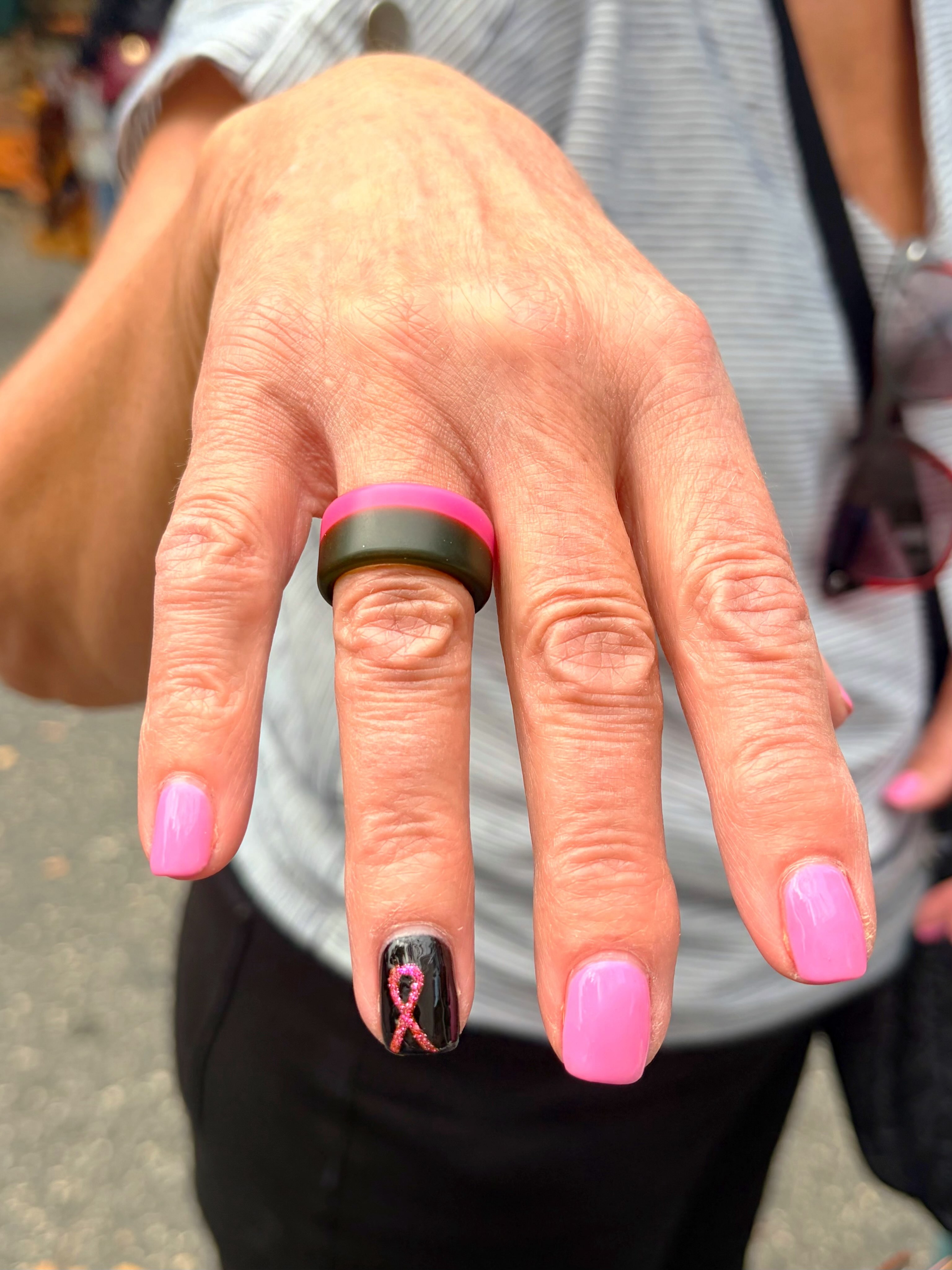 🏄♂️🏄♀️🏄
When your jewelry matches your nails… and your message.💗
SURFITE IS SO RIGHT!
#surfite #surfitering #surfresin #zacharybloomjewelry #handshaped