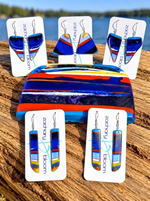 π±π±π±
Oh those custom blended surfboard resin colors are so perfect for the FALL season! These are shipping out tomorrow to @stokesurfboards
So grateful for juicy resin chunks like this one which I can use for all my SURFITE designs.
ππββοΈπββοΈ
#surfite #surfiteearrings #surfboardglassing #stokesurfboards #zacharybloomdesigns