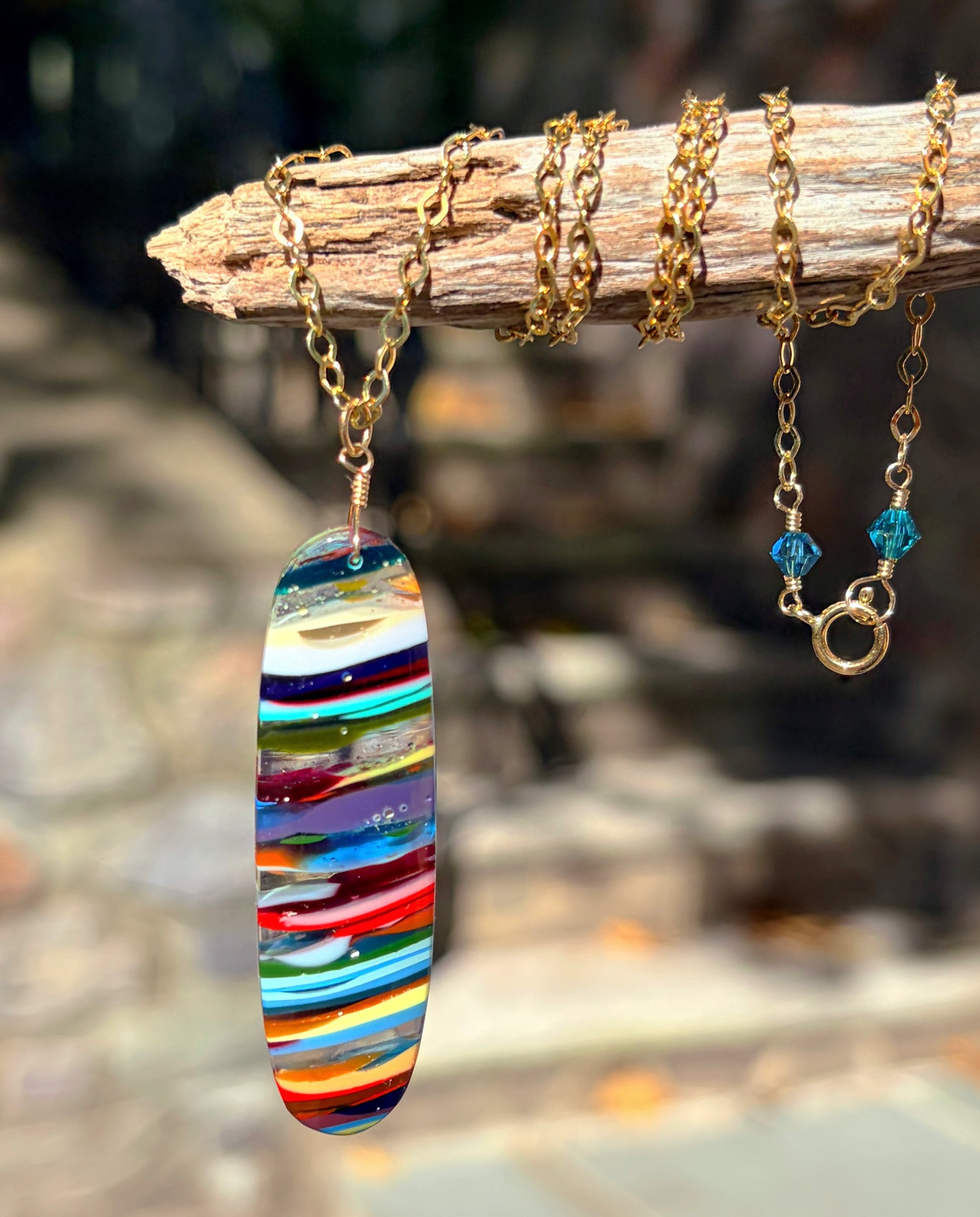 πββοΈπββοΈπ
Up-cycled surfboard resin necklace in a fun surfboard shape on 18kt gold vermeil chain. The colors in this one are perfect for the fall!π
#surfite #surfitenecklace #surfboardshaper #zacharybloomjewelry #resinsurfboard
