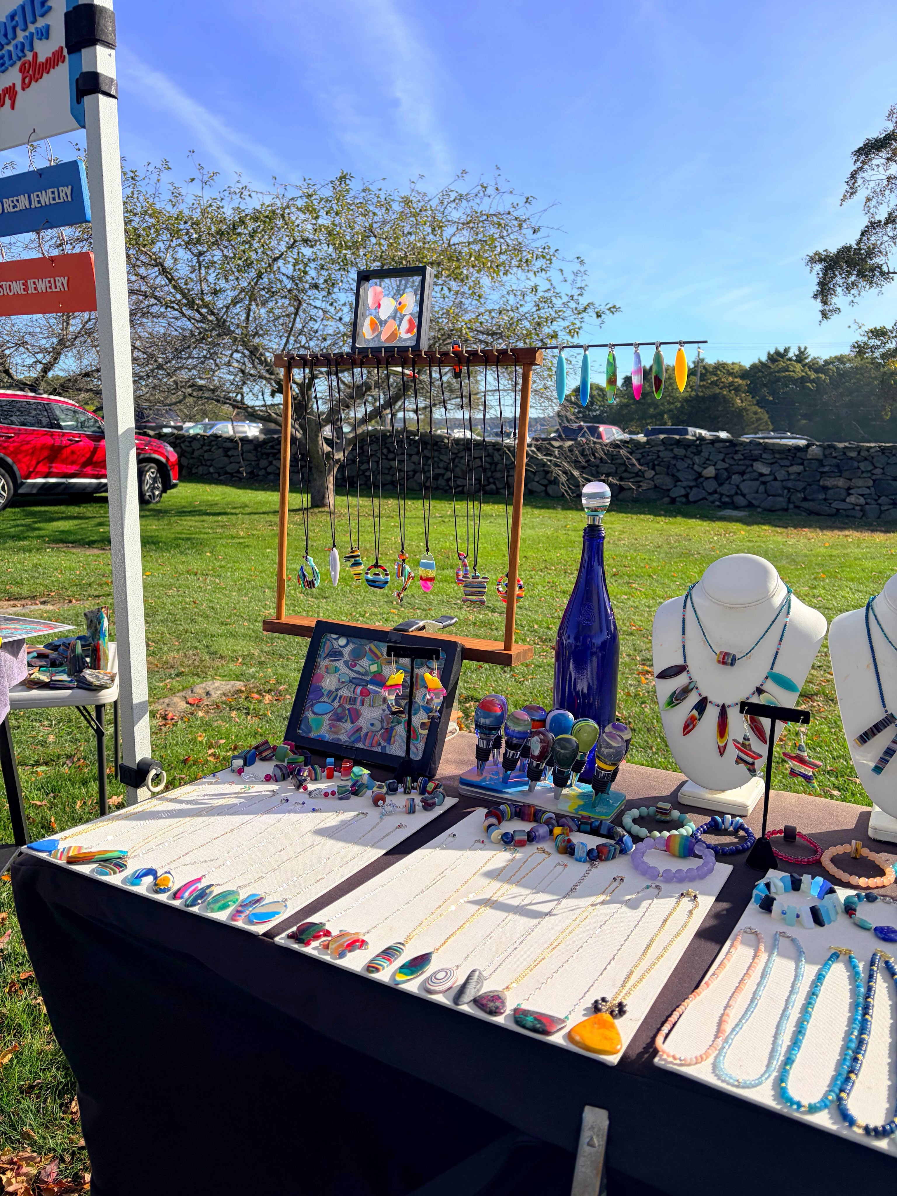πββοΈπββοΈπ
Itβs a beautiful day in Saunderstown at Casey Farm Market. Iβm here till 12:30pm.
Sunday Iβll be in Westerly at the Windjammer Surf Bar for a wonderful Sea Glass Festival from 11-5pm. Hope to see you at one of these shows.
π
#windjammersurfbar #seaglassfestival #surfite #caseyfarmri #zacharybloomdesigns