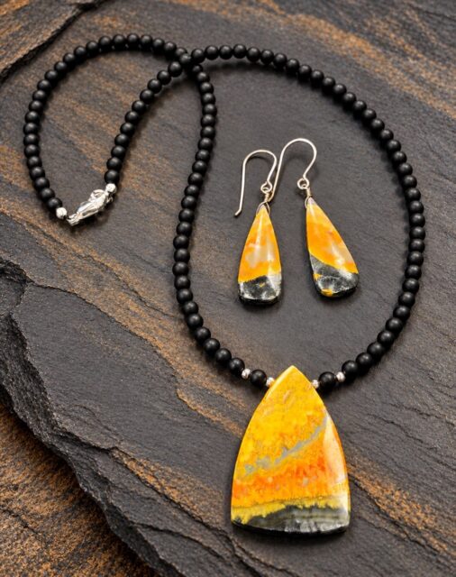 🐝💛🐝 
How about that gorgeous set!?!
This is top grade all natural Indonesian bumblebee jasper pendant with matte black onyx spheres and sterling silver accents.😍
#bumblebeejasper #bumblebeejasperpendant #zacharybloomjewelry #beejewelry #statementjewelery
