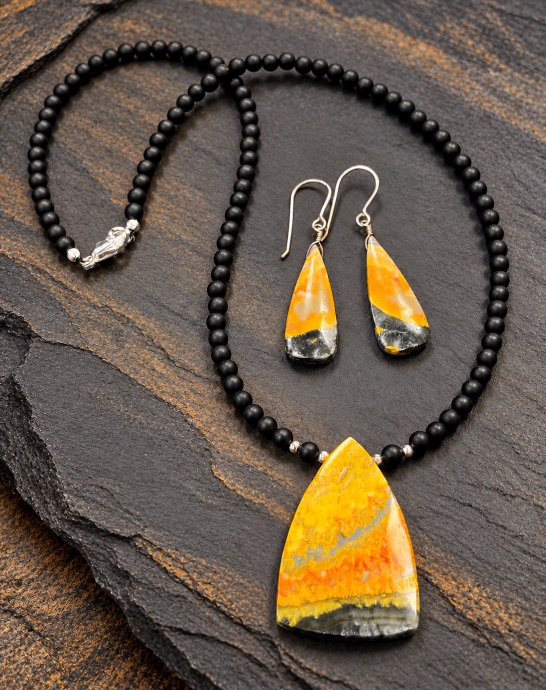 🐝💛🐝 
How about that gorgeous set!?!
This is top grade all natural Indonesian bumblebee jasper pendant with matte black onyx spheres and sterling silver accents.😍
#bumblebeejasper #bumblebeejasperpendant #zacharybloomjewelry #beejewelry #statementjewelery