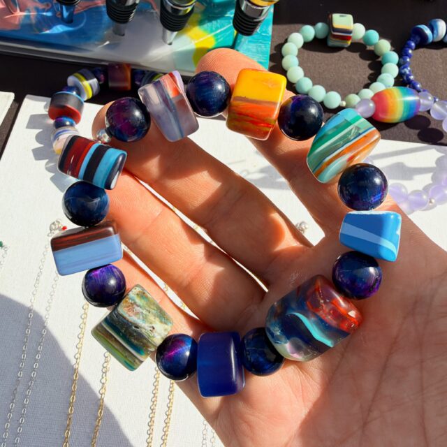 🏄‍♀️🏄🏄‍♂️
Captured this pic last weekend while up in Rhode Island. A beautiful SURFITE bracelet design. DM me for more details. 🤩
#surfite #surfiterough #surfstone #surfitejewelry #zacharybloomjewelry