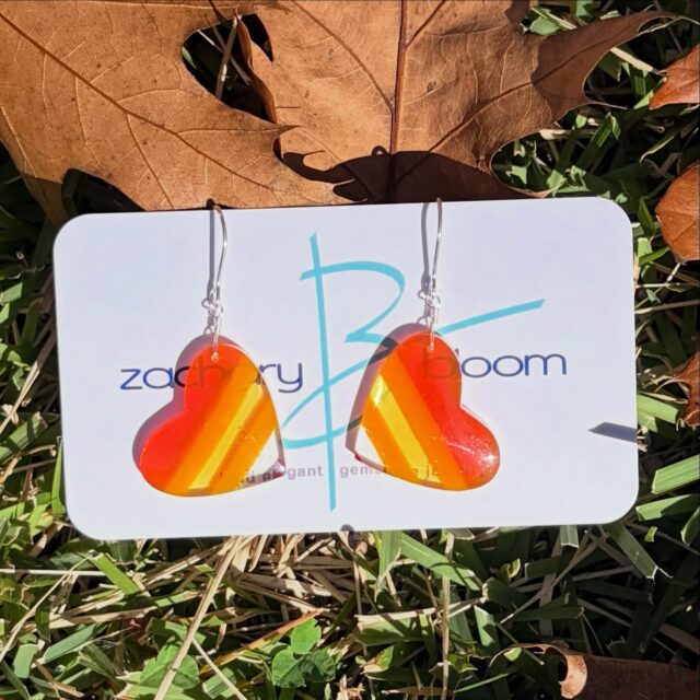 πββοΈπββοΈπ
Those are absolutely perfect for the FALL! Hand-shaped up-cycled surfboard resin heart earrings.π
#fallearrings #surfite #surfiteearrings #zacharybloom #heartearrings