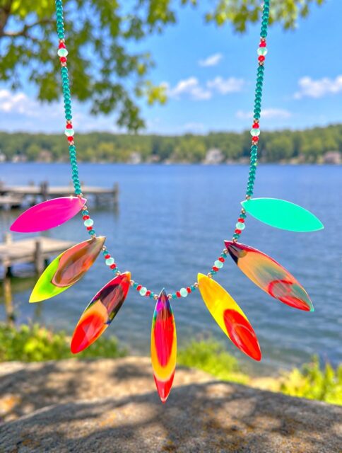 πββοΈπββοΈπ
Now that is one incredible repurposed surfboard resin necklace!
All hand-shaped beautiful SURFITE pieces shaped like surfboards combined with aqua chalcedony and Czech glass beads. DM me for details & videos.π
#surfite #surfitejewelry #surfboardglassing #zacharybloomjewelry #spikenecklace