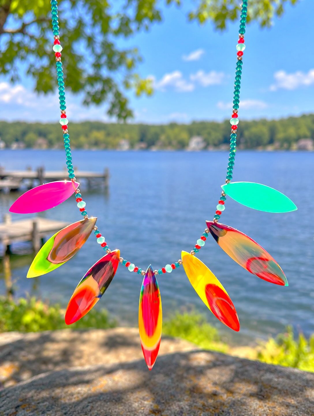 πββοΈπββοΈπ
Now that is one incredible repurposed surfboard resin necklace!
All hand-shaped beautiful SURFITE pieces shaped like surfboards combined with aqua chalcedony and Czech glass beads. DM me for details & videos.π
#surfite #surfitejewelry #surfboardglassing #zacharybloomjewelry #spikenecklace
