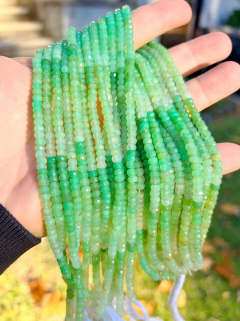 ππ±π
Who wants some custom jewelry made with this material?
Stunning all natural OMBRΓ FACETED AUSTRALIAN CHRYSOPRASE STRANDS.π±
#chrysoprasestone #gemstonejewelry #australianchrysoprase #applegreen #zacharybloomjewelry