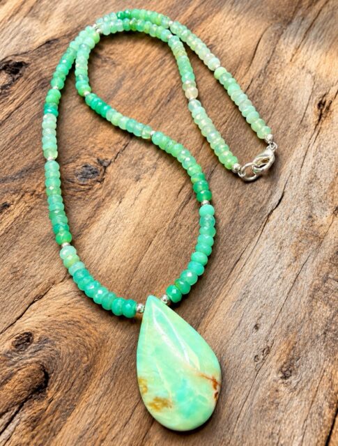 πππ
Natural faceted Australian Chrysoprase beads combined with Australian Chrysoprase pendant & sterling silver accents. Iβve got earrings to match too. DM me for details.π
#australianchrysoprase #chrysoprasejewelry #chrysoprasenecklace #zacharybloomjewelry #applegreen